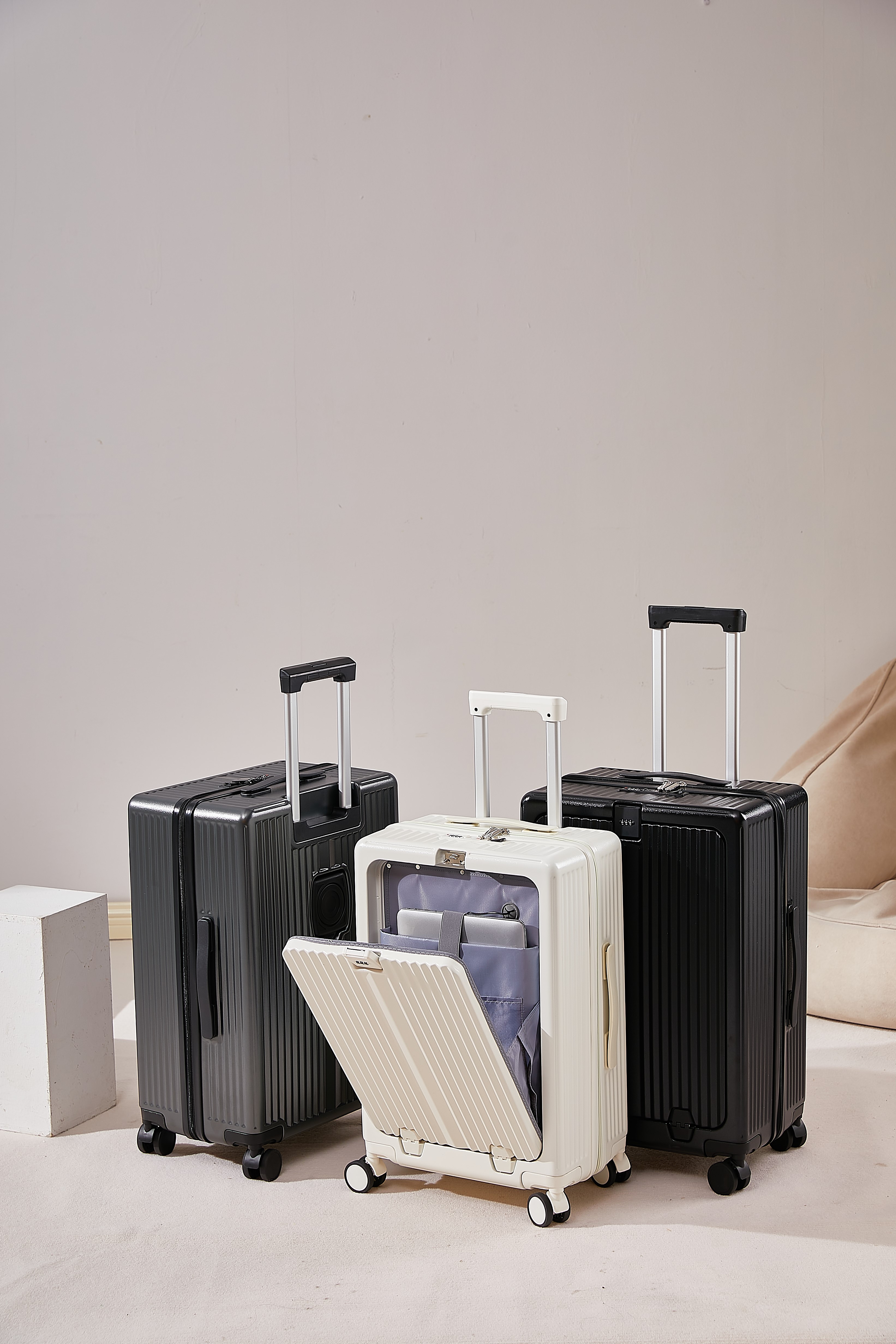 luggage sets with front opening pocket